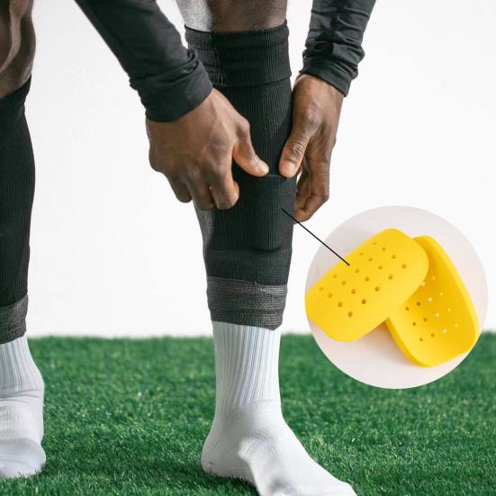 1 pár fotbalových chráničů holení s prodyšnými otvory Odolný proti nárazu Ergonomický design Mládež Dospělý Ochranné chrániče holení s tvrdou skořepinou