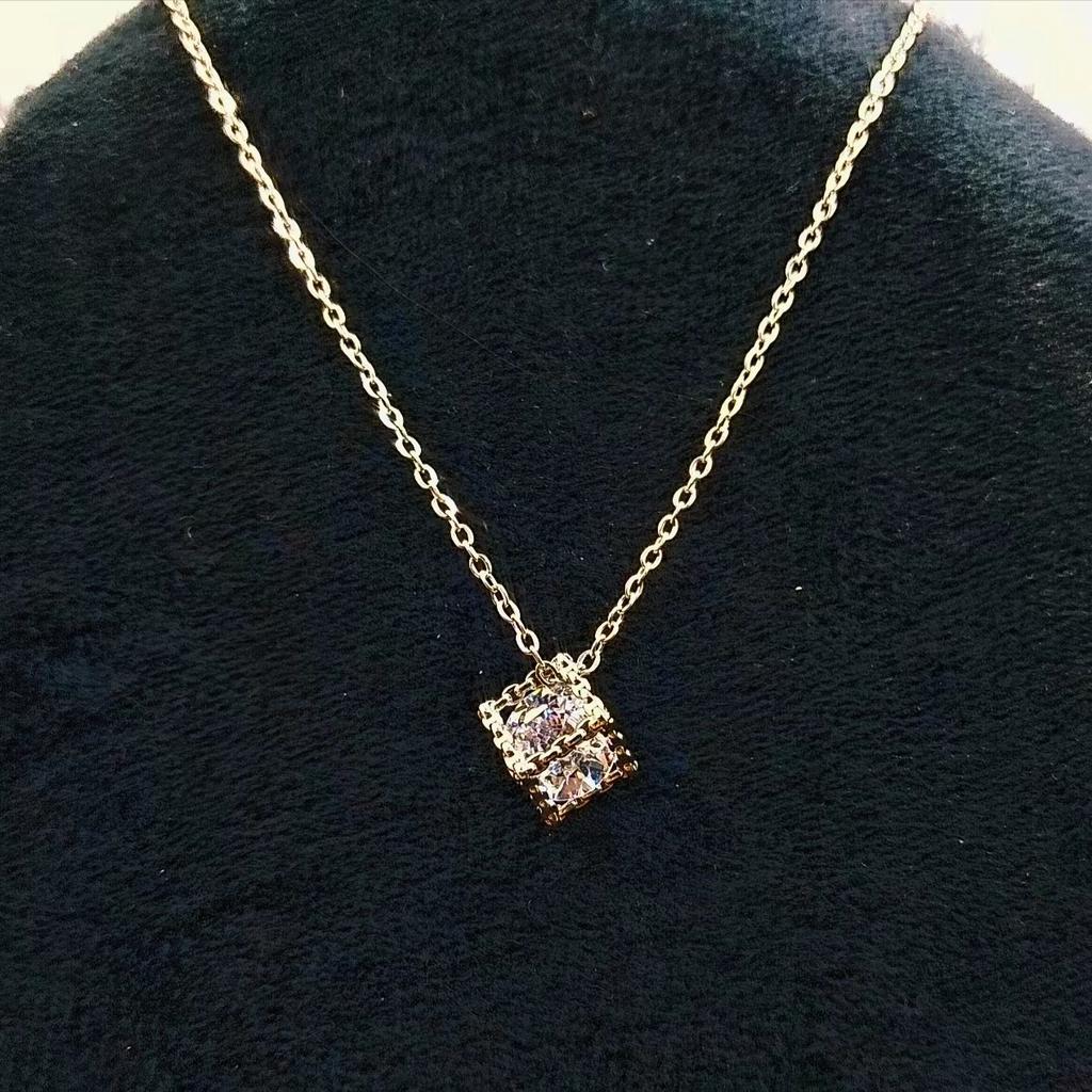 Three-dimensional square single diamond love Rubik's Cube necklace women's 3-carat pendant simple and versatile collarbone chain