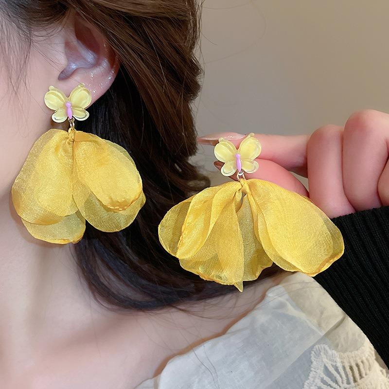 Dopamine petal mesh stud earrings new popular seaside vacation wind earrings exaggerated temperament versatile earrings wholesale