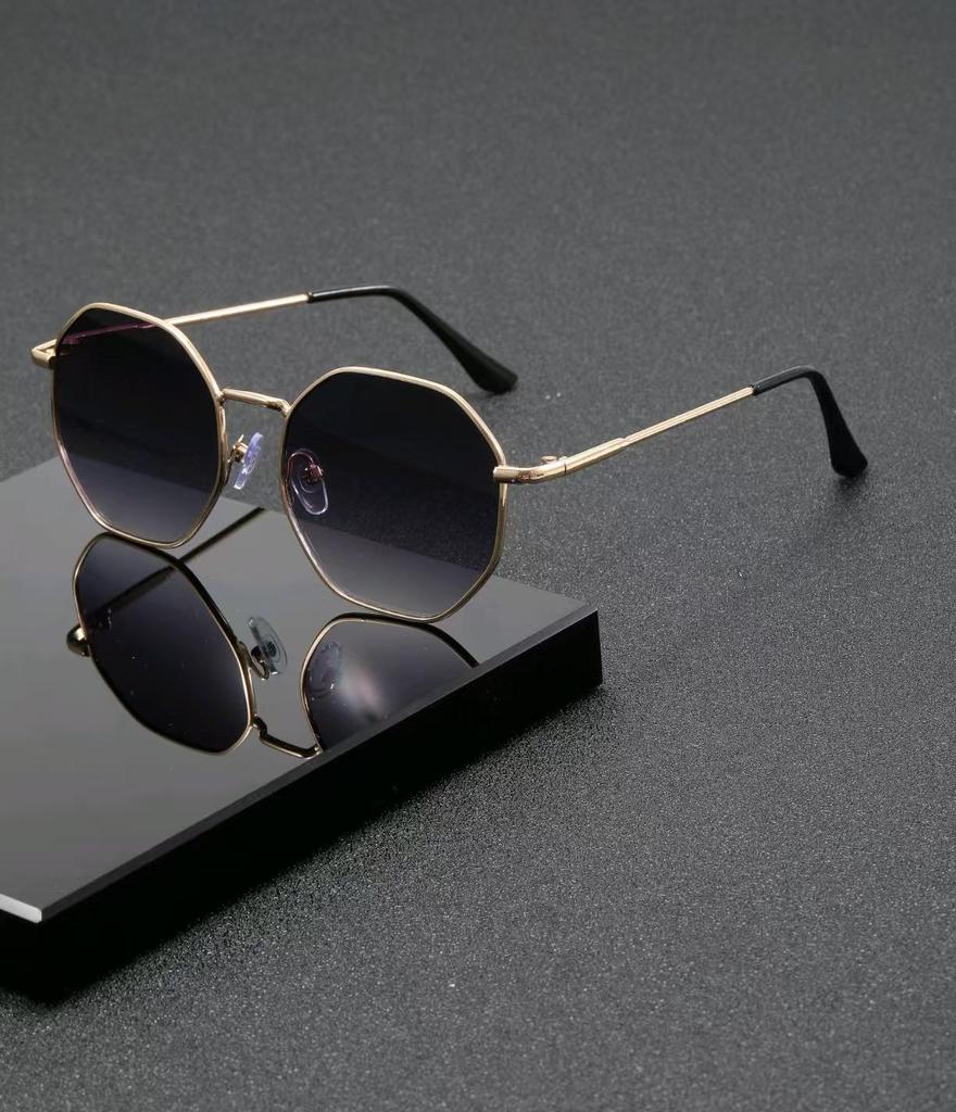 Retro Polygonal Sunglasses for Trendy Streetwear Fashion