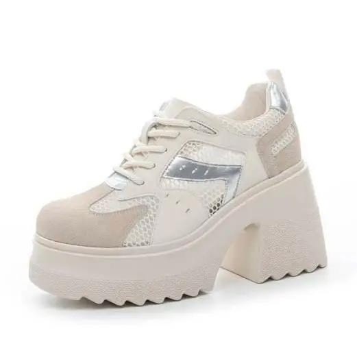 

Мода 10 см Воздушная сетка Микрофибра Натуральная кожа Платформа Танкетка Массивные кроссовки Полые Высокий бренд Летние женские Сандалии Туфли на скрытой платформе 40 серебряный