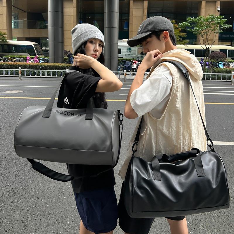 Fitness bag Large capacity messenger sports bag Cylinder training handbag Men's travel bag Large capacity sports bag