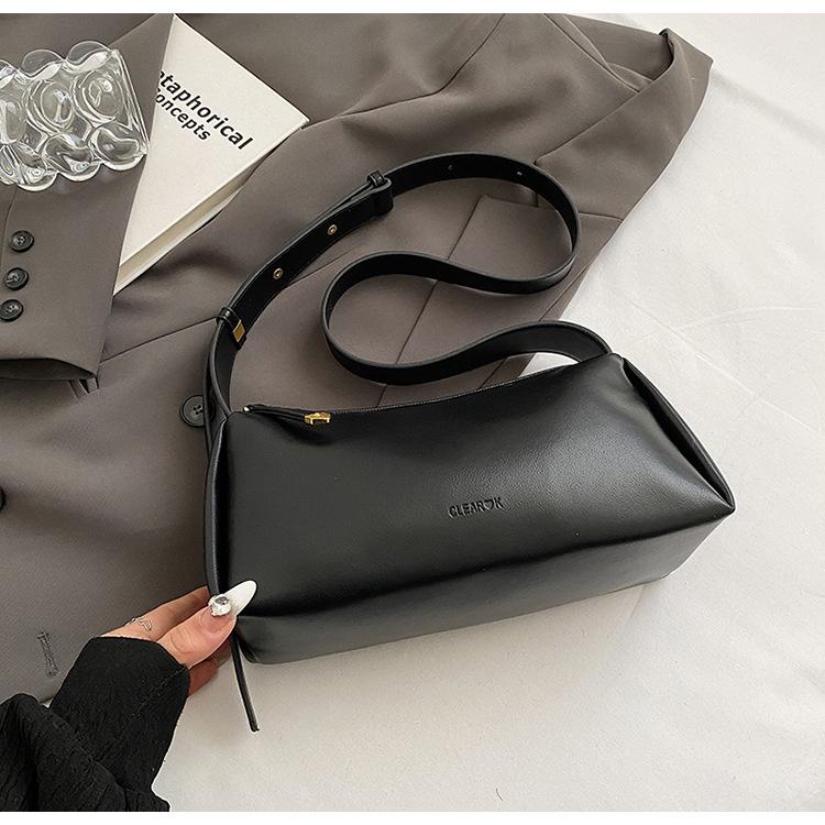 

Bag Ladies 2025 New Fashion Simple Messenger Bag Versatile Niche Design Solid Color Shoulder Pillow Bag чёрный