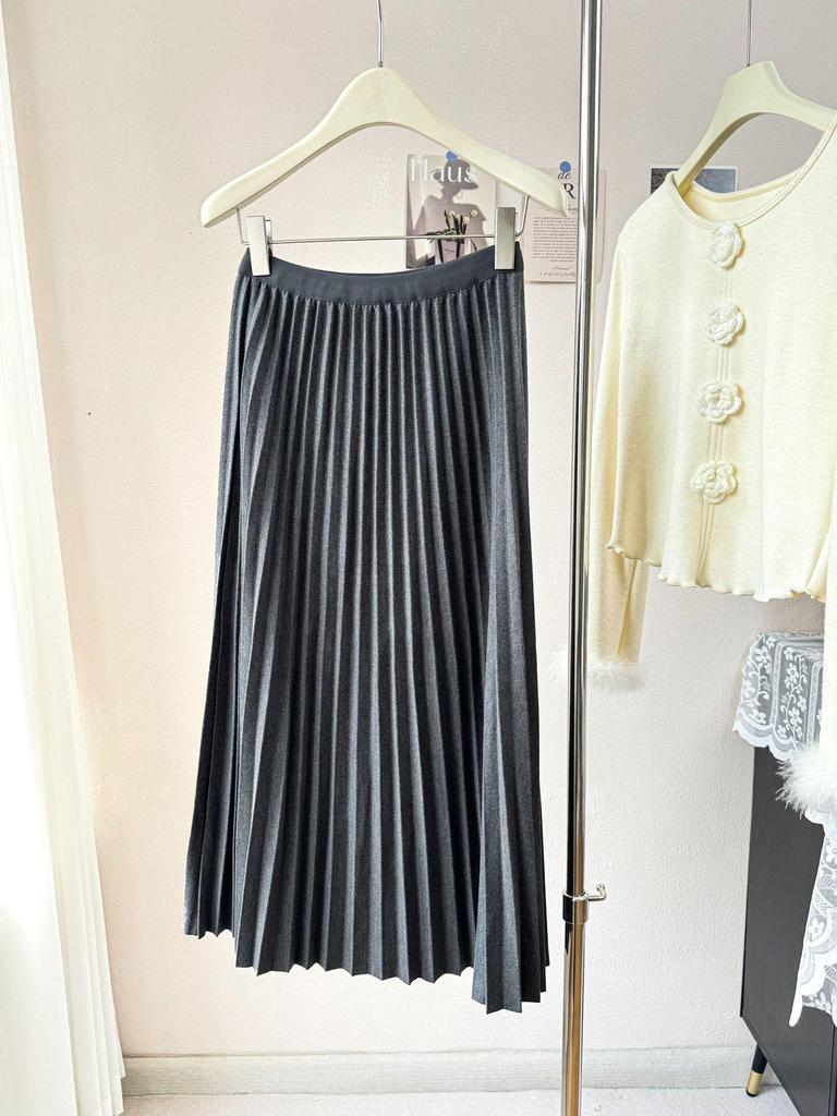Korean Style Pleated A-Line Skirt for Women, High Waist, Slimming, Plus Size, Medium Long, Apricot - Autumn/Winter.