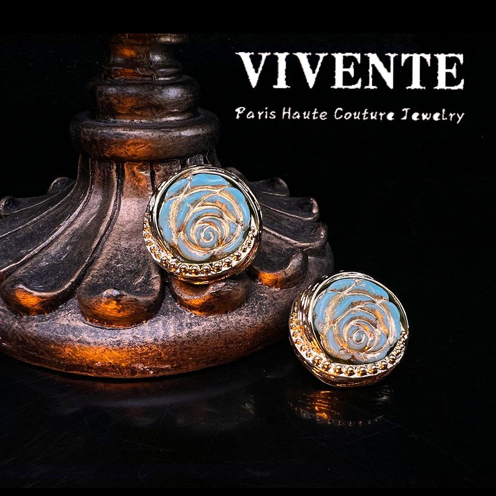 

Матовые серьги-пусеты с рельефным цветочным узором медно-золотого цвета: Элегантный китайский ретро-стиль светло-зеленый