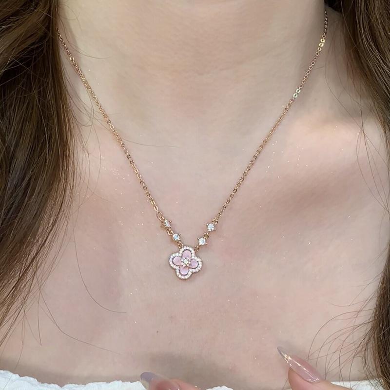 Retro High-End Feeling Full Of Diamond Powder Fritillary Four-Leaf Clover Necklace Niche Design Exquisite And Sweet Temperament Collarbone Chain
