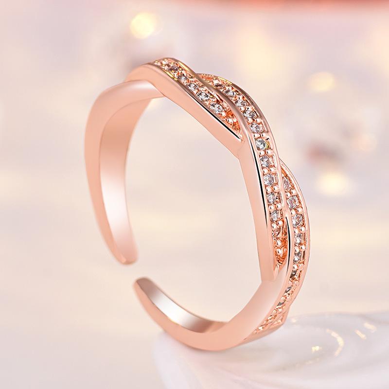 Bague ouverte porte-bonheur pour femme, ornée de micro-diamants pavés torsadés