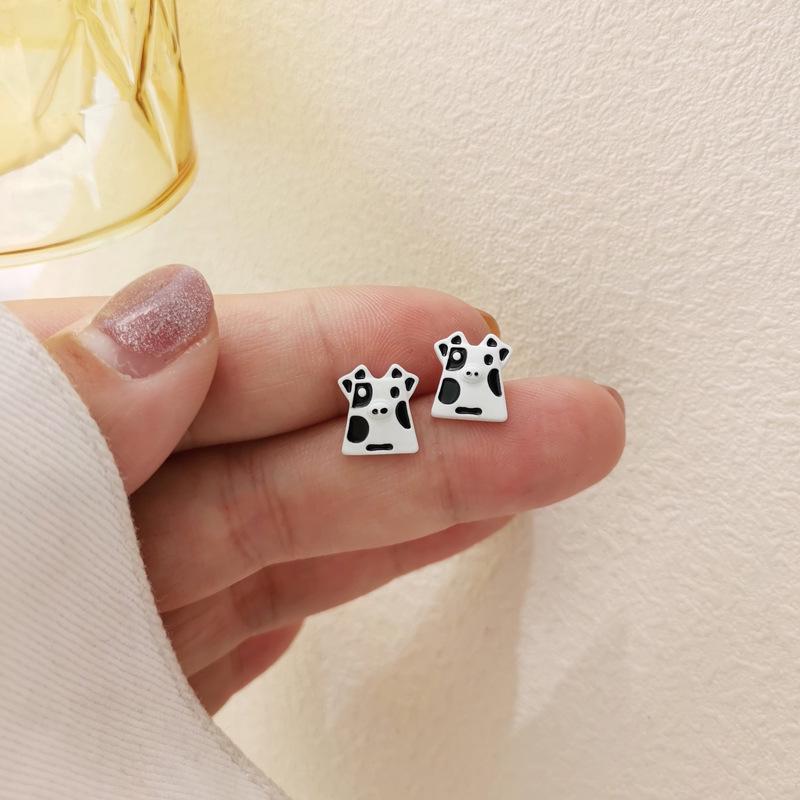 2024 Trend: Cute Cow Stud Earrings - Versatile, Simple, Non-Pierced Ear Clips for Women