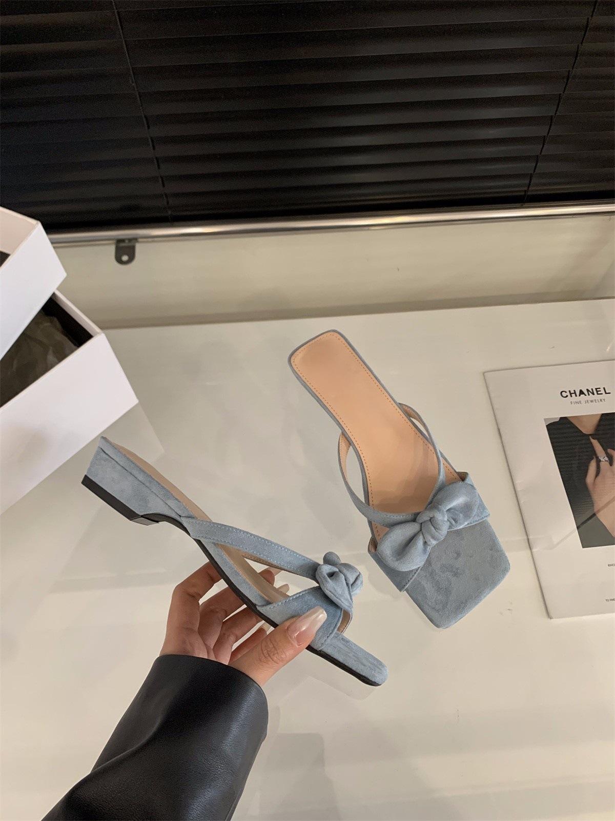 

Coarse heel silver small cool slippers fairy shoes with skirt bow yellow sandals 40 синій