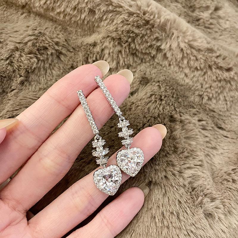 Exquisite Geometric Flower Diamond Stud Earrings - Light Luxury Fashion Style