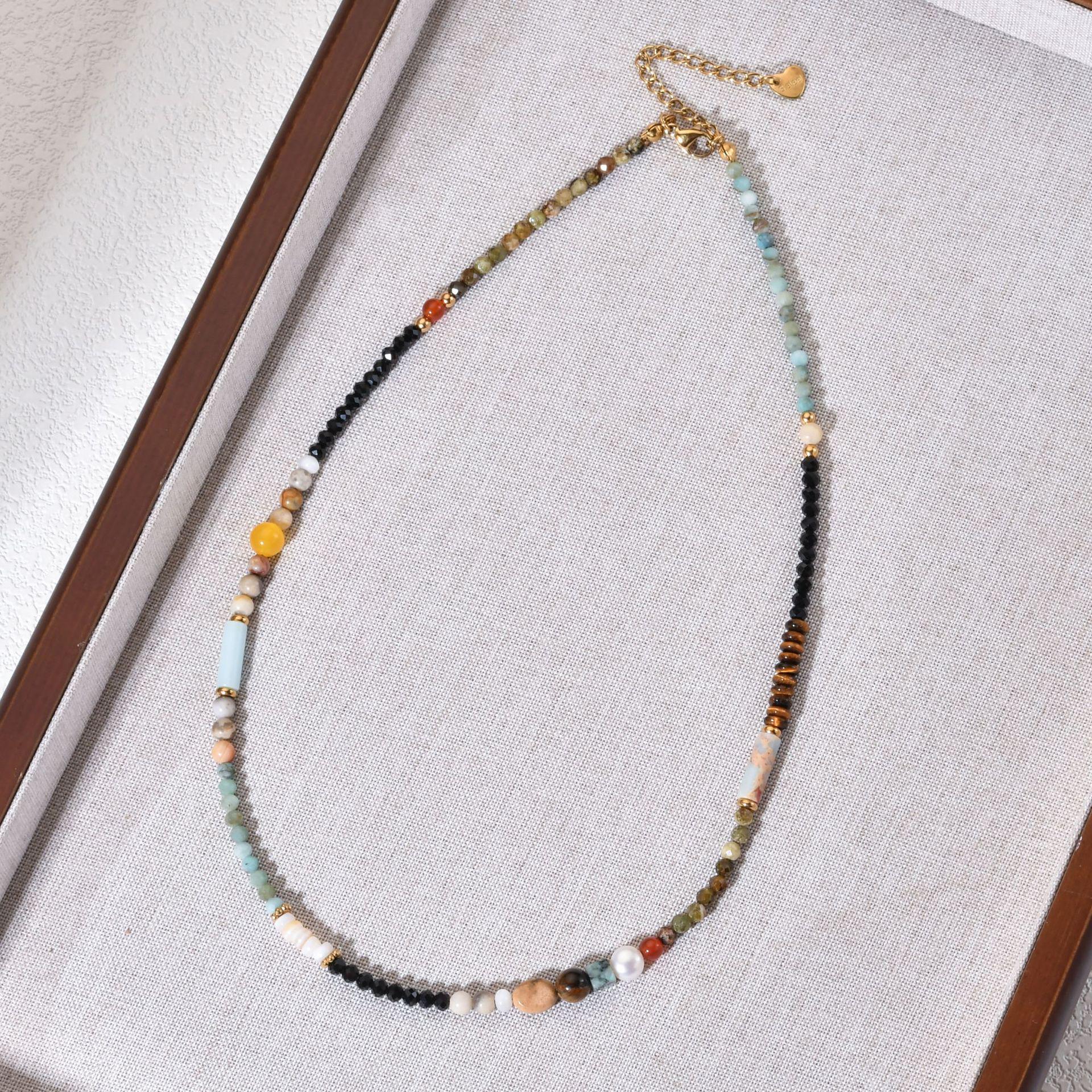 Retro Glass Beads & Tiger Eye Stone Choker Necklace for Women - Elegant High-End Clavicle Chain.