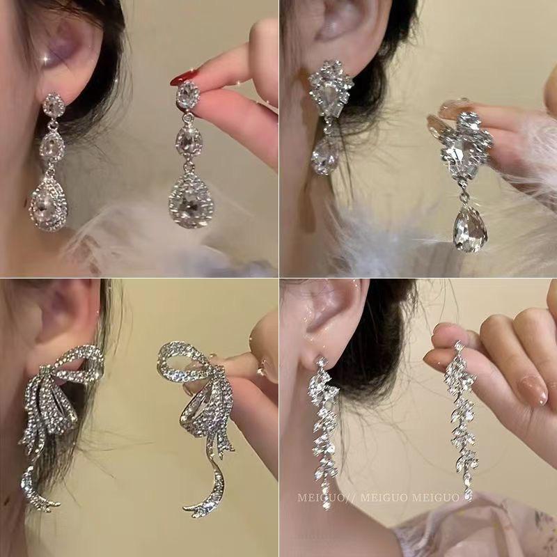 Französische minimalistische Strass-Quasten-Hängeohrringe: Schmuckstecker: Schick, Luxuriös und Exquisit