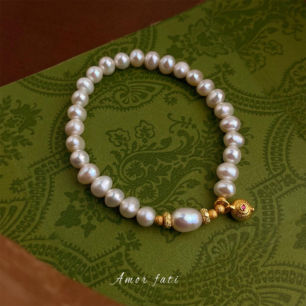Ba Ba Pot Freshwater Pearl and Zircon Bracelet: Niche, Stylish, Luxurious Jewelry for Besties.