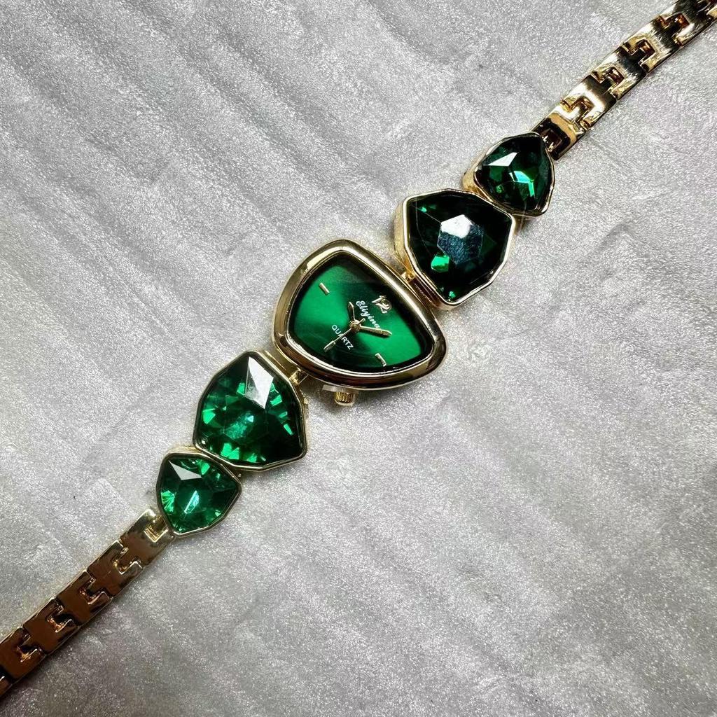 Colorful Diamond Women's Bracelet Watch: Irregular Design, Light Luxury, Perfect for Daily Commute
