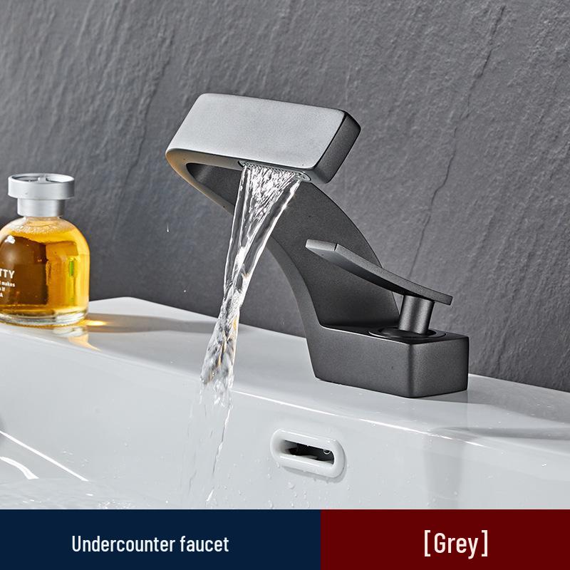 Rubinetto Ottone a Cascata Dorata – Lavabo Lusso a Foro Singolo