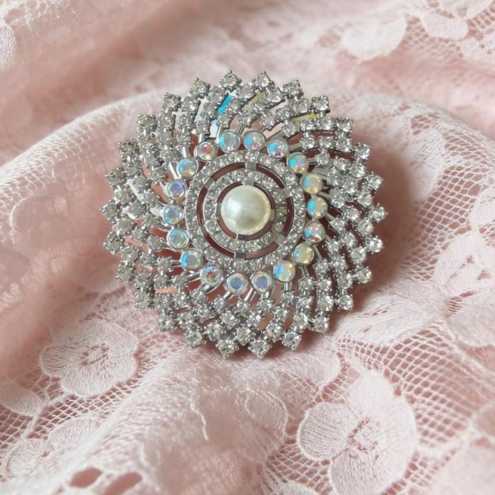 Delicate Round Shape Brooch for Women Men Fashion Rhinestone Brooches Pins Jewelry Accessories Party Gifts