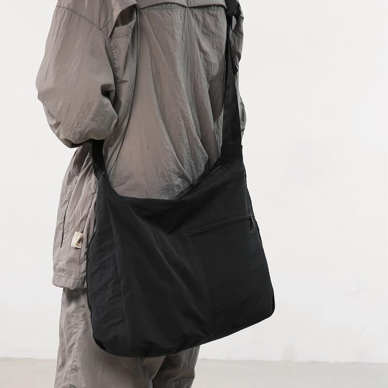 Japanese Casual Messenger Nylon Bag Women's 2025 New Simple Large-capacity Shoulder Bag Niche Design Commuter Bag