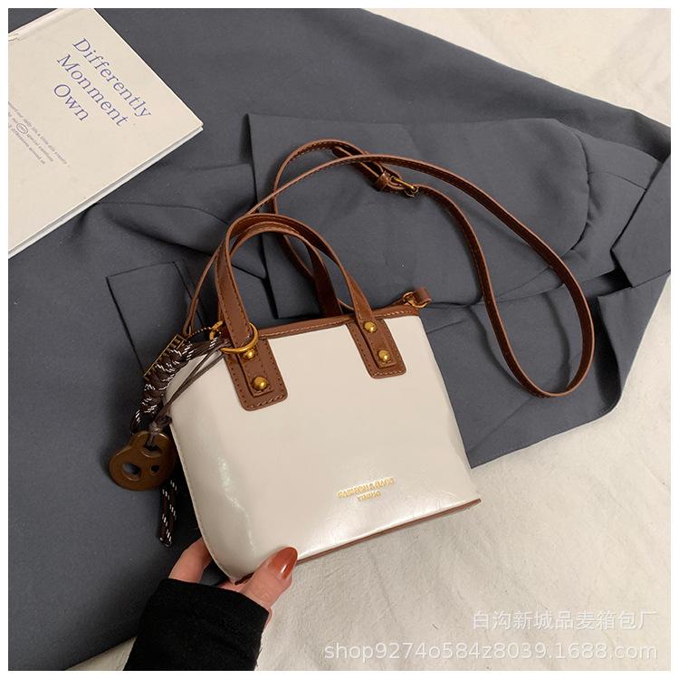 

Korean version of popular small bag women s 2025 new fashion versatile shoulder messenger bag popular retro portable bucket bag