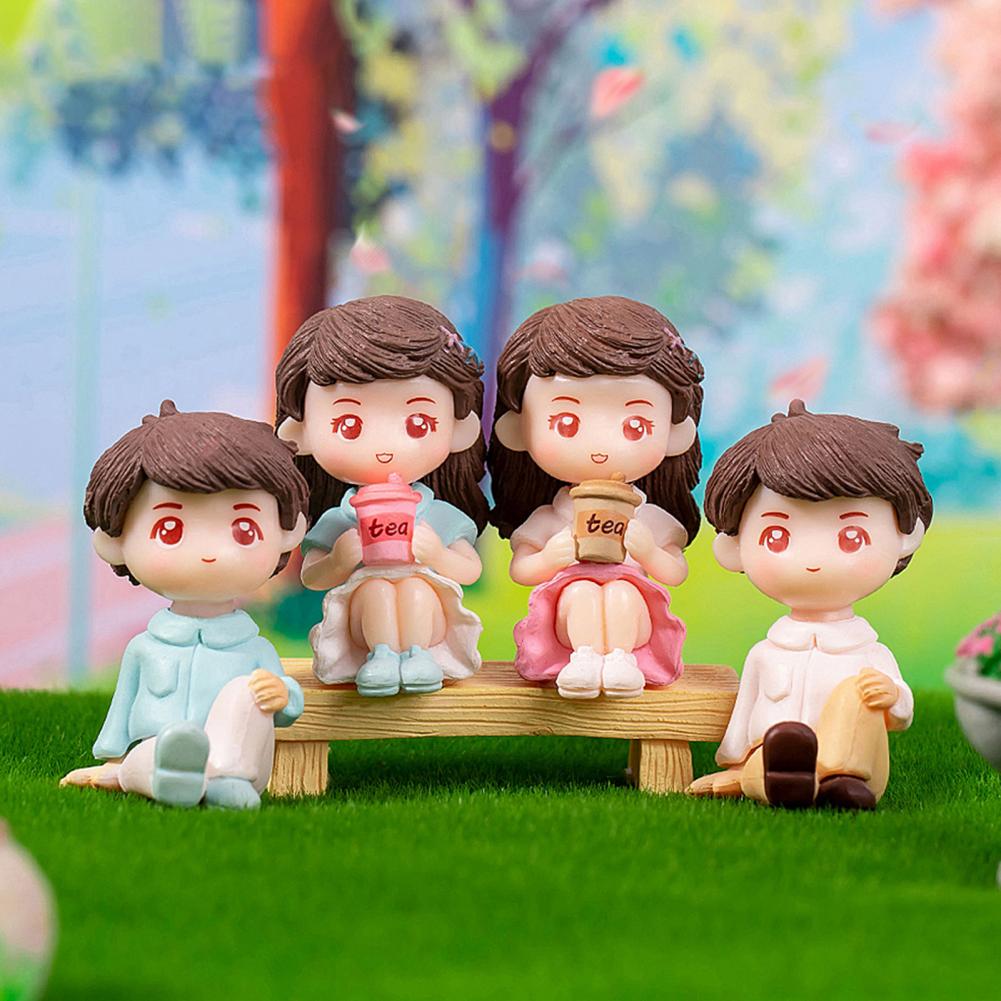 Couple Ornaments Miniature Adorable Cartoon Couple Ornaments Figurines for Fairy Gardens Dollhouses Lovely Resin Desk Garden