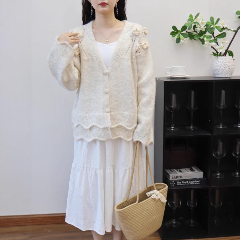 Autumn and Winter New V-neck Three-dimensional Flower Knitted Cardigan Loose Soft Waxy Gentle Wind Sweater Jacket Women