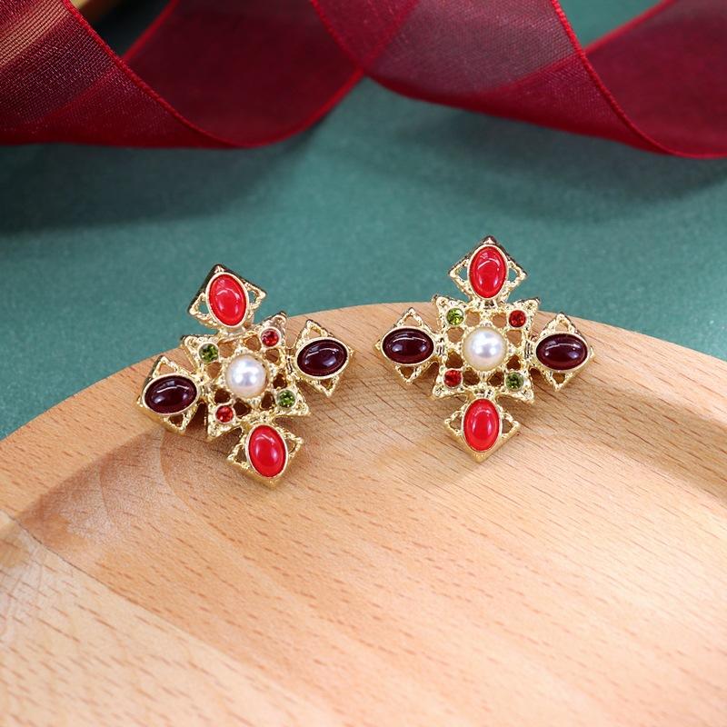 Vintage nostalgic S925 silver needle stud earrings femininity personality baroque court style earrings ear jewelry