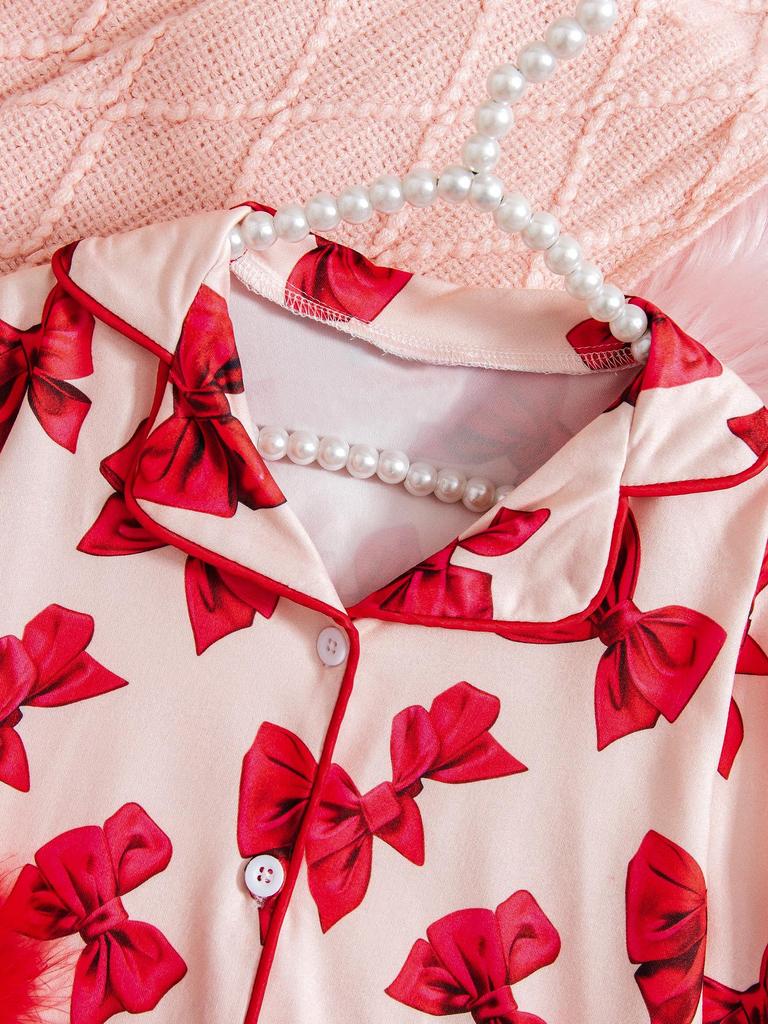 Dziewczęcy zestaw piżamowy z długim rękawem i nadrukiem kokardek, ozdobiony piórkami