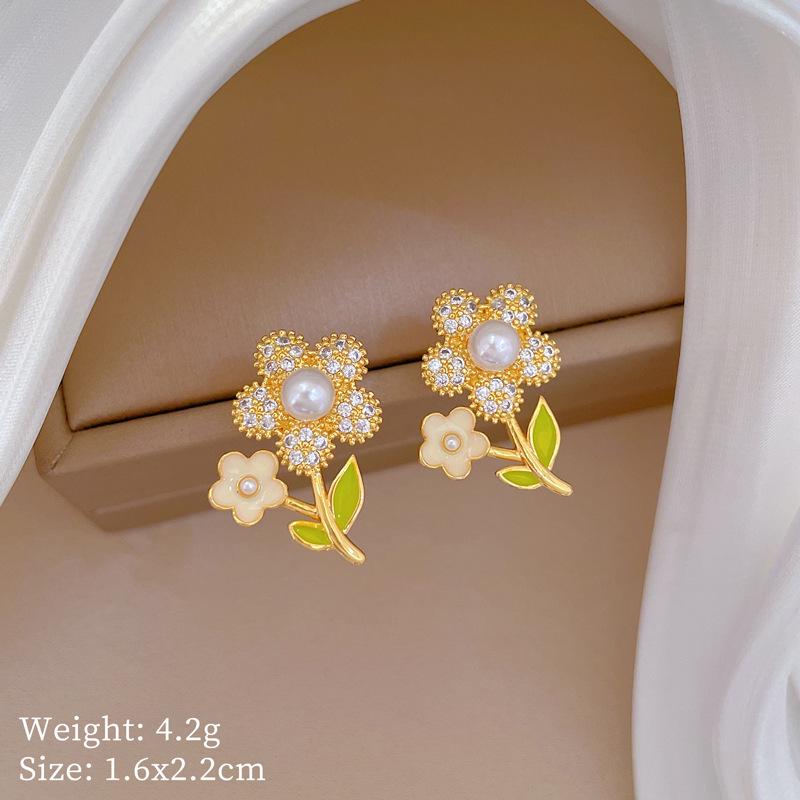 

Комплект из легкого ожерелья и серег из титановой стали класса люкс с цветочным узором в виде капли масла и бриллиантов