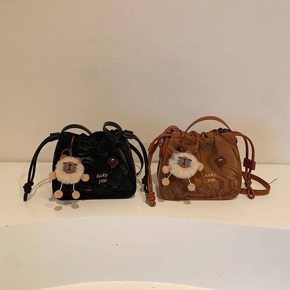 

Portable Capybara Pendent Crossbody Bag Korean Style Drawstring Bag Bread Shoulder Bags Women коричневий