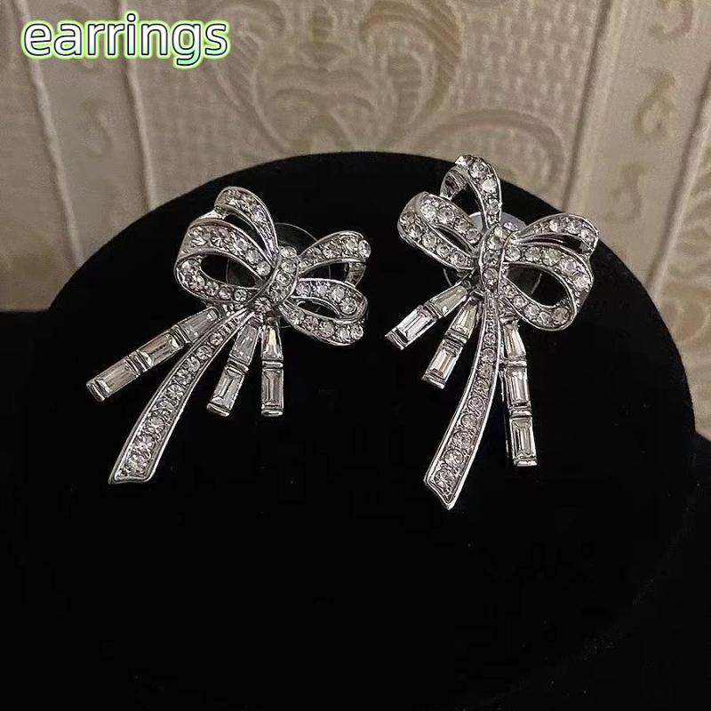 Elegant Pearl Necklace And Earring Set With Butterfly Knot Retro French Style Multi-Layer Chain Collarbone Necklace