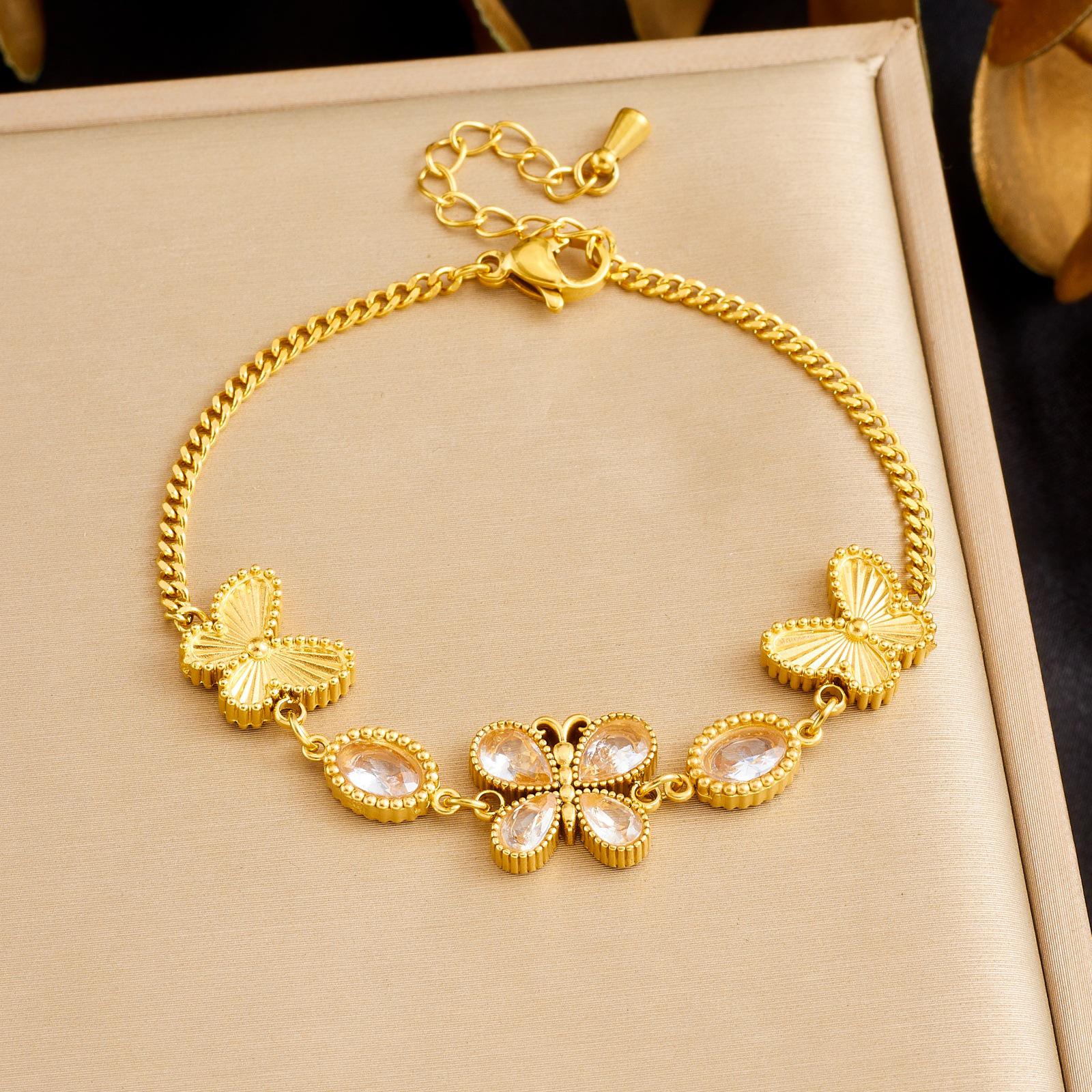 Браслет из нержавеющей стали с коннектором-бабочкой из страз с золотым покрытием