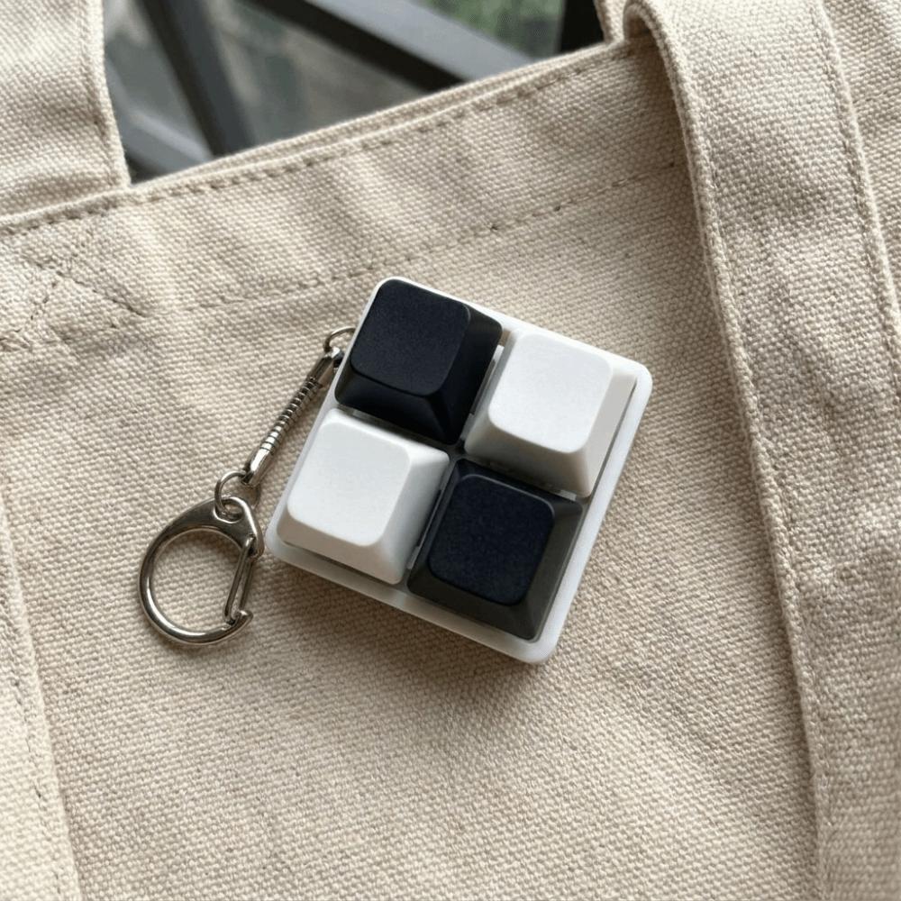 Macaron Color 2x2 Keyboard Fidget Toy Easy To Press Keyboard Keycap Key Chain Gifts