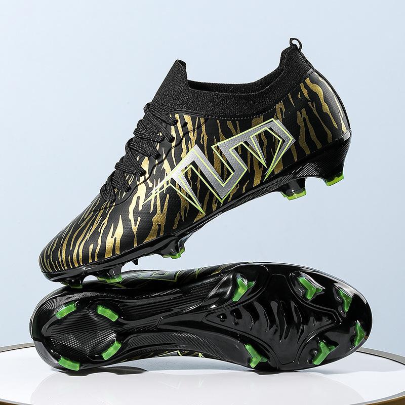 

New large size, high quality, seamless and eager two-color spikes, boys and girls training football shoes 35