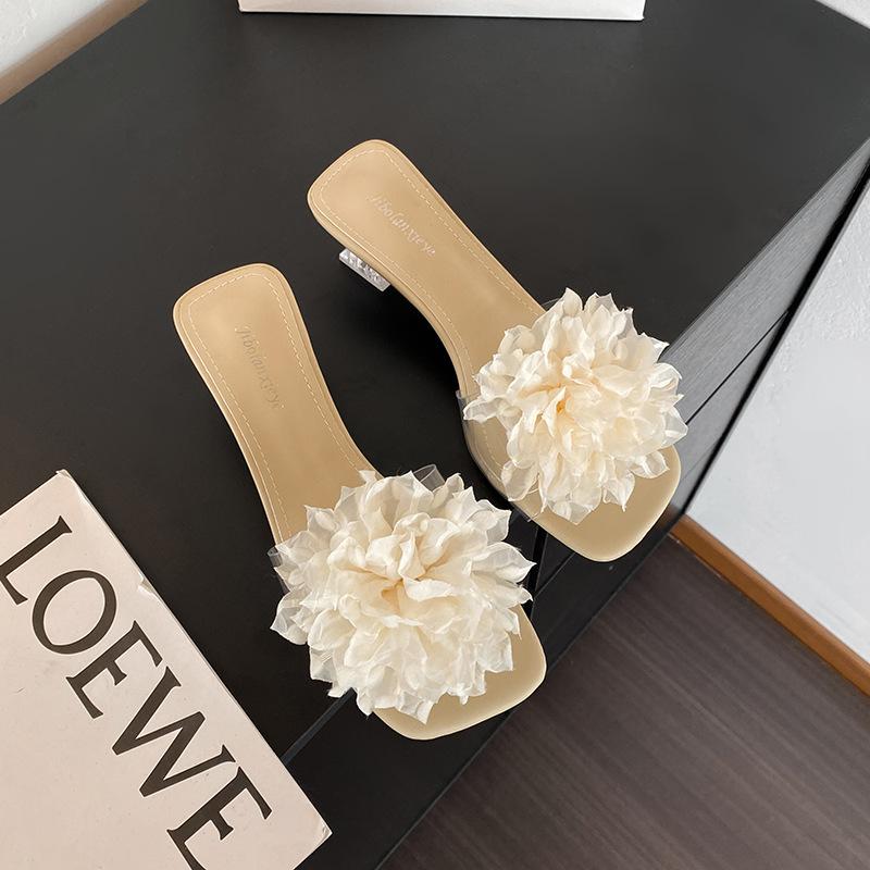 New flat-bottom design one-word slippers women wear new summer French small sandals fairy style sandals