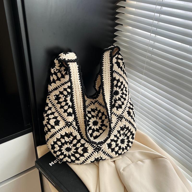 

Large-capacity hollow woven bag women s spring and summer new niche shoulder bag seaside vacation beach bag чёрный
