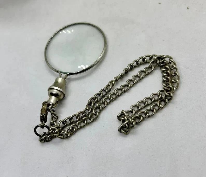 

Pocket Magnifying Glass – Compact & Lightweight for On-the-Go Use and Pocket срібний
