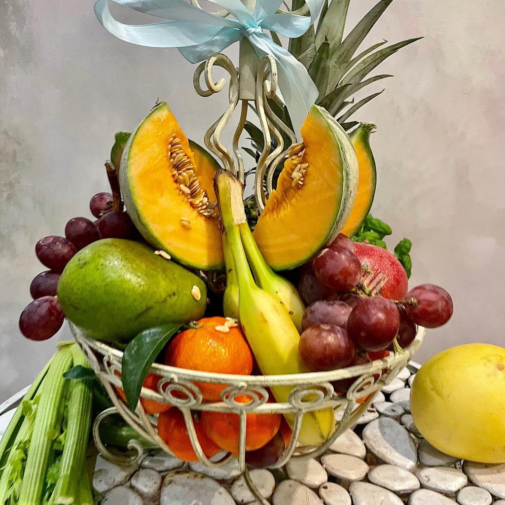 Fruit platter metal basket ecru