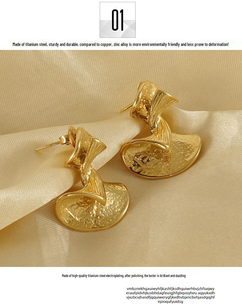Elegant European Retro 18K Gold Fan-Shaped Ginkgo Leaf Earrings for Women