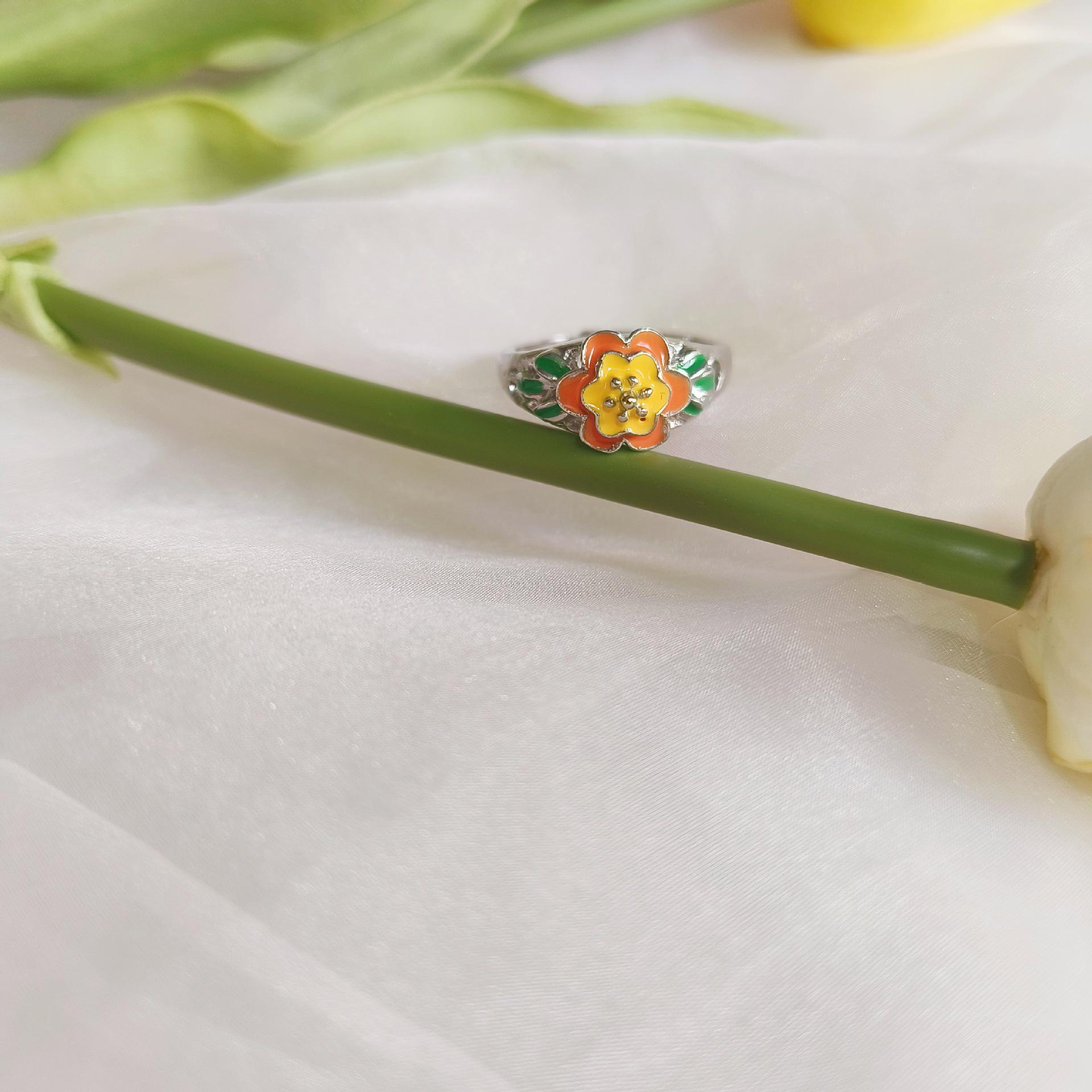 

Открытое кольцо с эмалью «Расцветающая камелия»: Модное и роскошное заявление о моде Oil drip flower ring