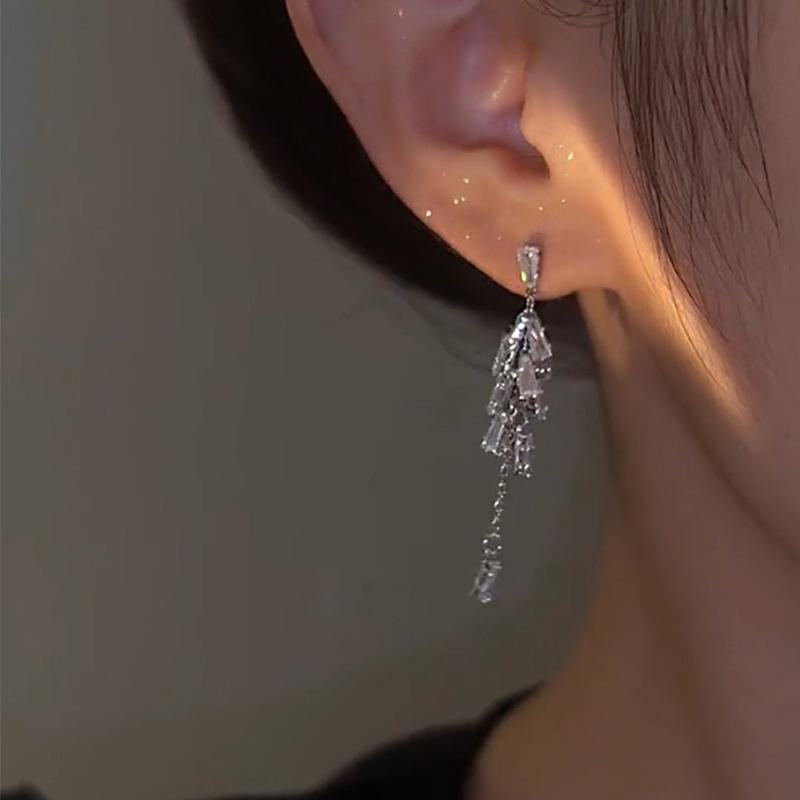 Elegant Crystal Tassel Earrings: Luxury, Trendy, High-End