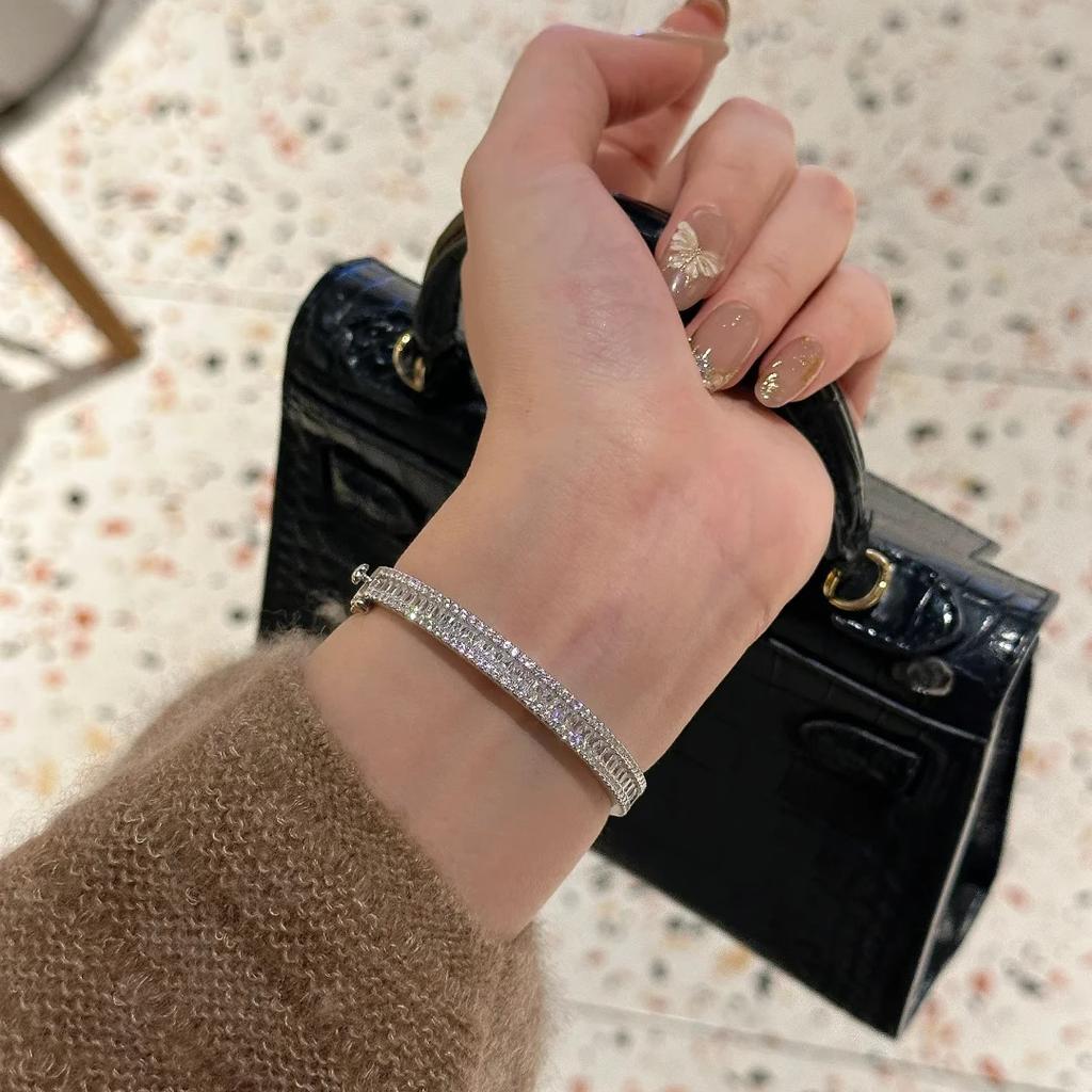 Zircon square geometric buckle bracelet fashionable simple light luxury high-end bracelet niche versatile cold wind jewelry