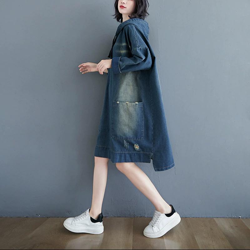 Storlek Dam Vår och Höst Retro Polerad Vit Ripped Denimklänning Dam Mellanlång Casual Fickor Huva Tröjklänning