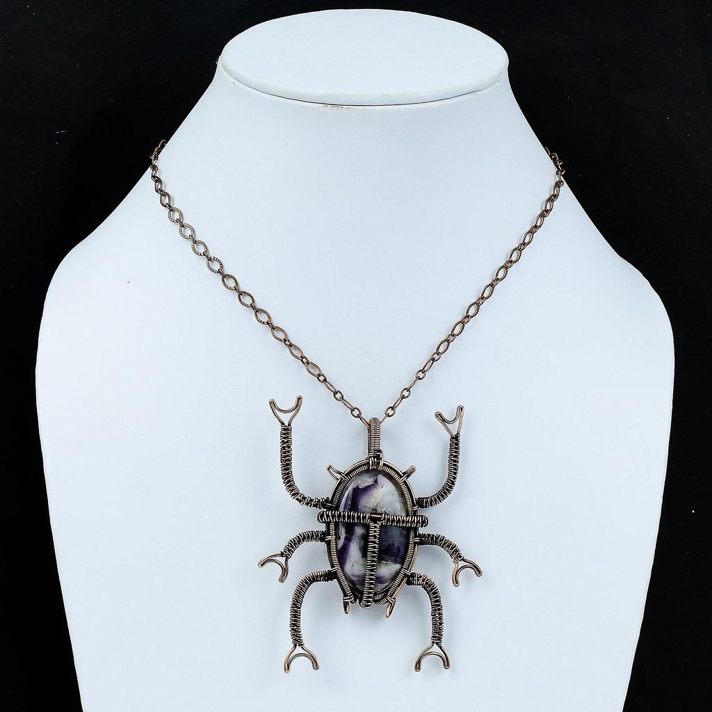 Prívesok ametyst chevron Medený drôtom obalené prívesky Ručne vyrobený prívesok chrobáka Drôtom obalené šperky Darček k výročiu Drahokam Medené šperky