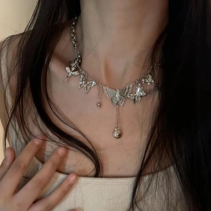 Spice Girl Mechanical Butterfly Necklace Retro Heavy Industry Collarbone Chain Medieval Niche Hollow Metal Neck Chain Light Luxury Jewelry Tide