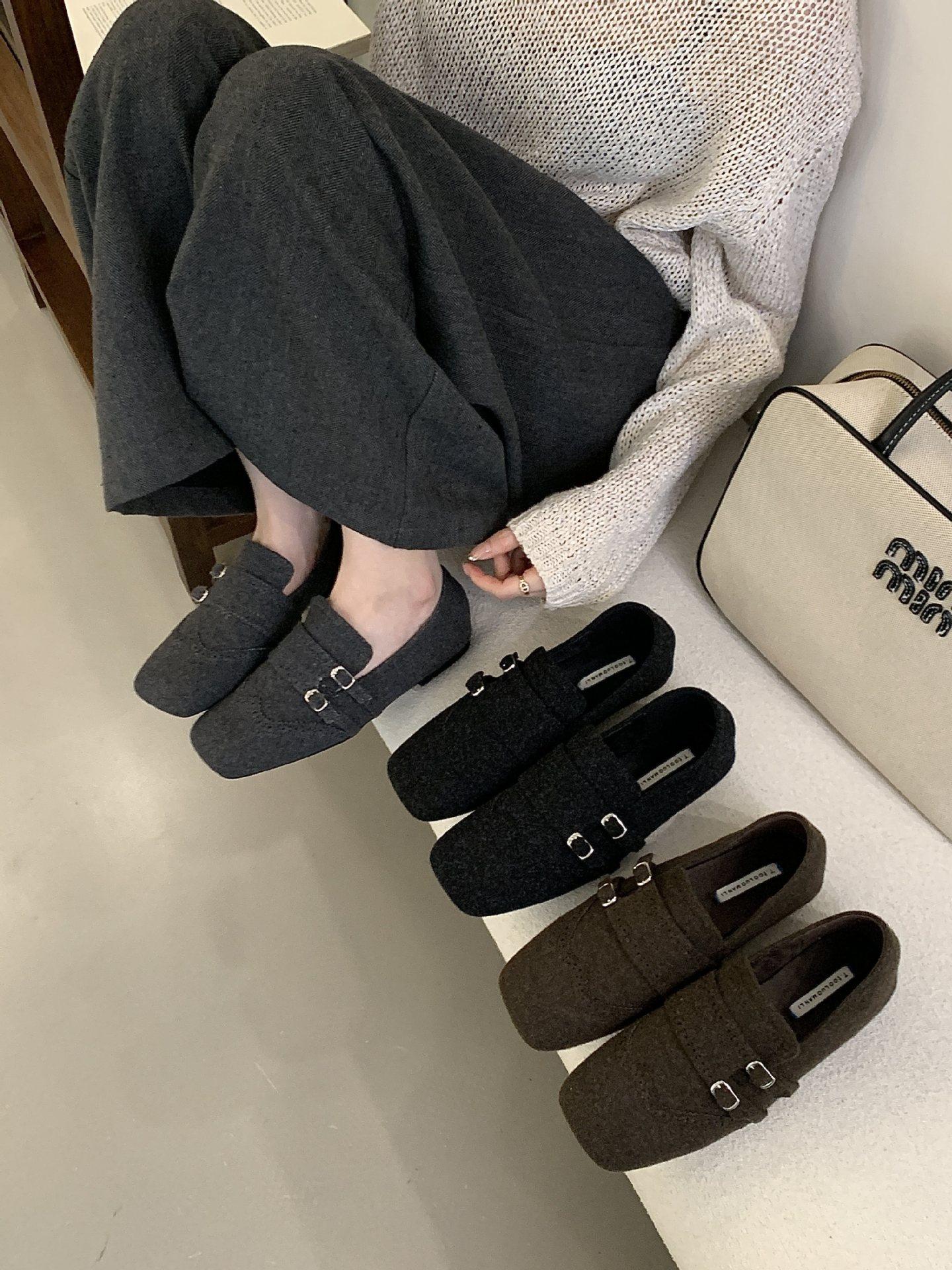 

Retro British style loafers women s 2025 autumn and winter new thin square head strap fleece warm casual single shoes women 39 темно-коричневого