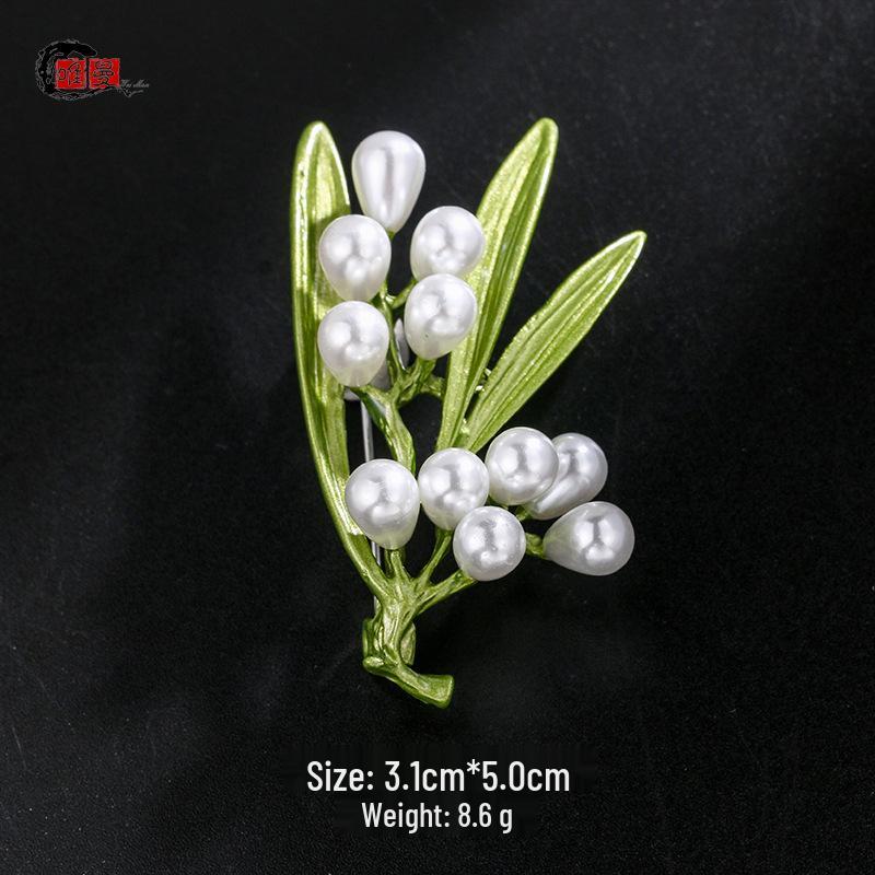 Versatile Green Leaf Brooch Pin with Pearl - Safety Pin for Sweaters, Coats, and Corsage Accessories