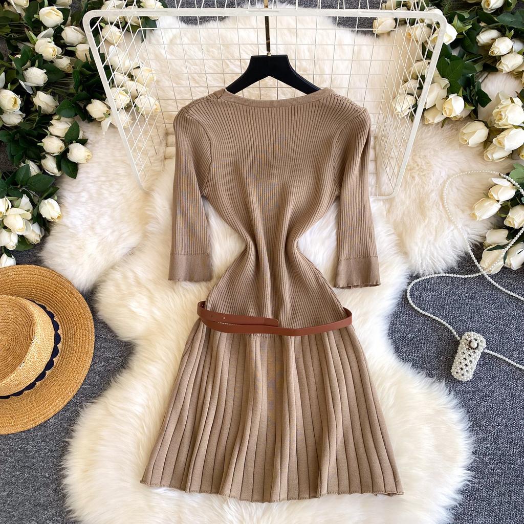 Retro commuter style V-neck knitted dress women's summer short-sleeved pleated skirt waist and thin A-shaped skirt with belt