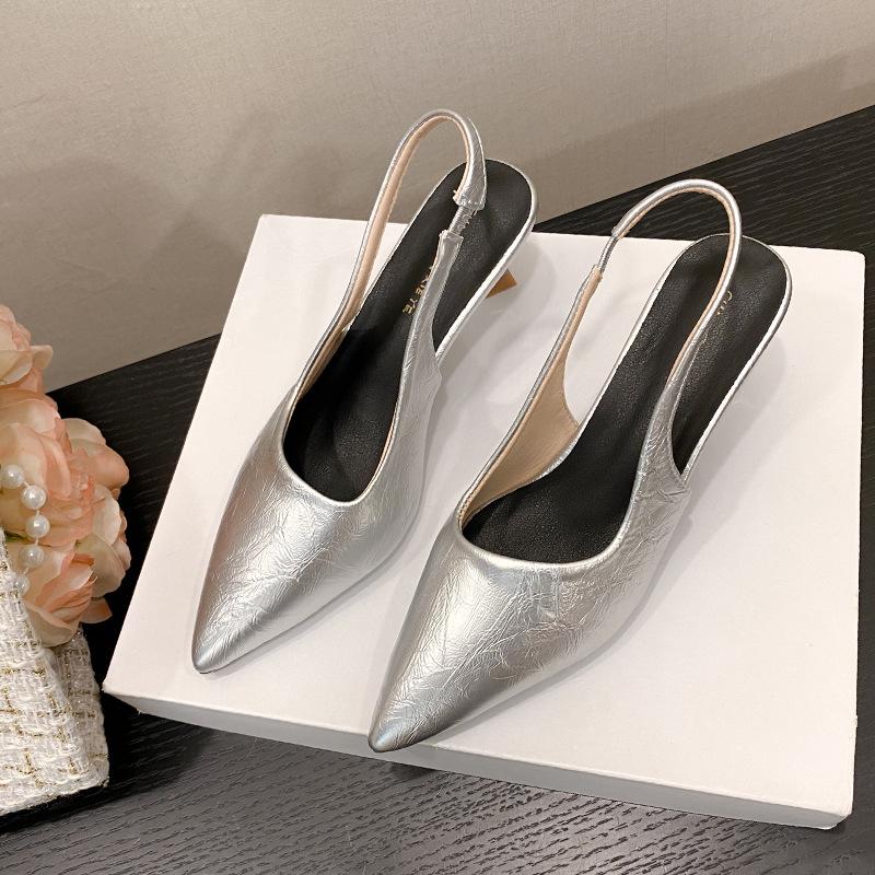 

Весенние новые остроносые босоножки на тонком каблуке с ремешком и сумкой на носке, с задним воздушным средним каблуком, модная женская обувь 42 серебряный