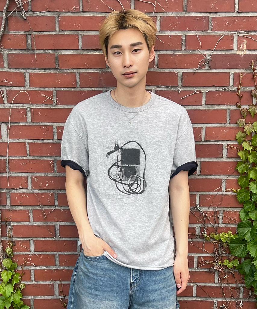 MAISON MINED Mp3 Graphic Layered Half T Melange Gray