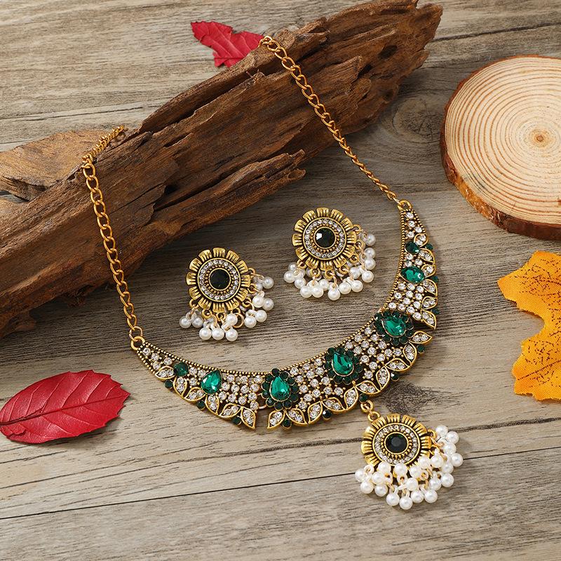 European Ethnic Tassel Gemstone Necklace & Earring Set: Light Luxury Pearl Crystal Clavicle Chain for Women's Travel Photography