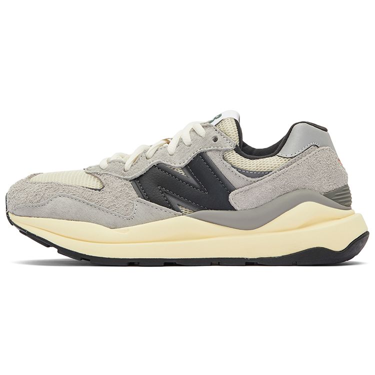 

Кроссовки унисекс New Balance 57/40 серо-бело-черные M5740RG EU 37.5 серый